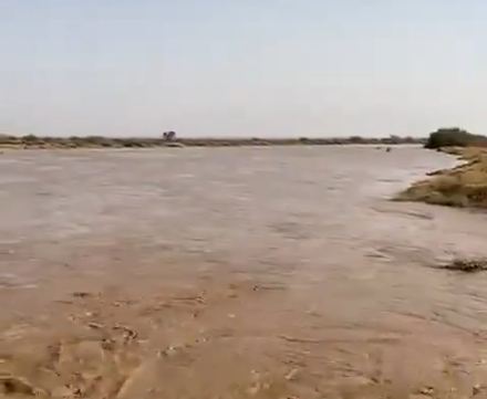 لقطات مذهلة لجريان السيول شرق الرياض