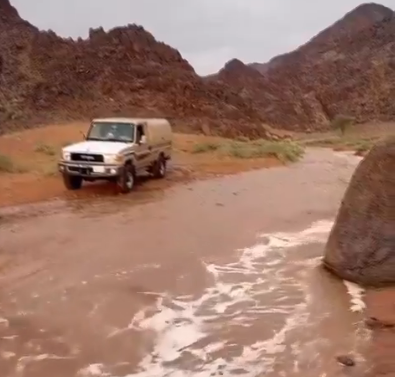 لقطات لجريان السيول جنوب حائل