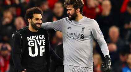 محمد صلاح وأليسون من بين أولويات الانتقالات الصيفية بالدوري السعودي