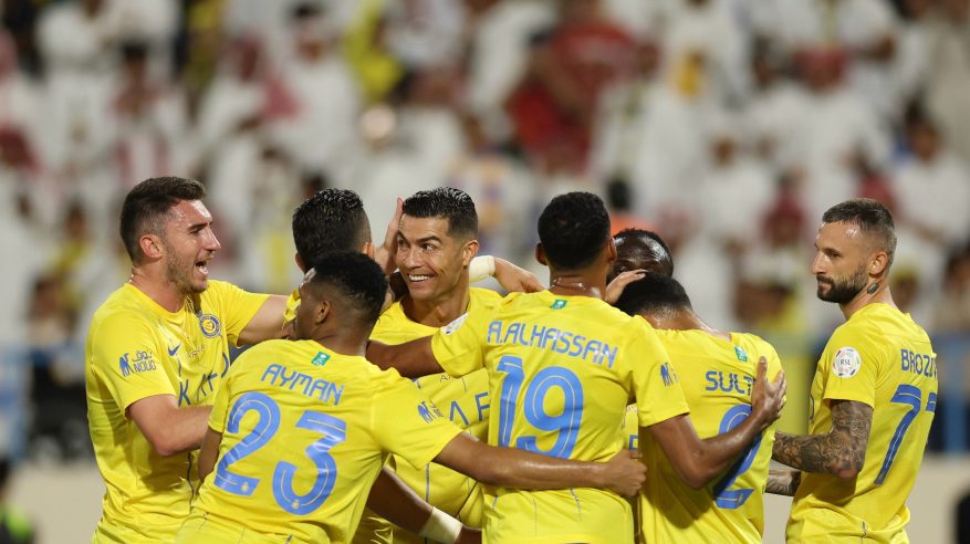 النصر يتقدم على الأخدود بثنائية رونالدو وبروزوفيتش