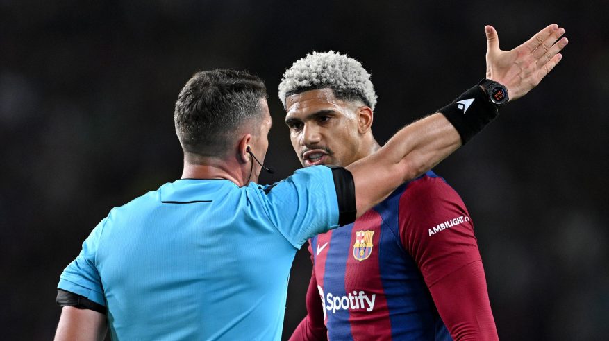 4 أندية أوروبية تُراقب مدافع برشلونة