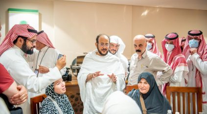وزير الشؤون الإسلامية يتفقد الخدمات المقدمة لضيوف خادم الحرمين من فلسطين