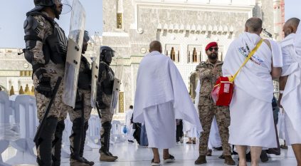 الشرطة العسكرية بالقوات البرية تساند قوى الأمن الداخلي بإدارة الحشود في الحج