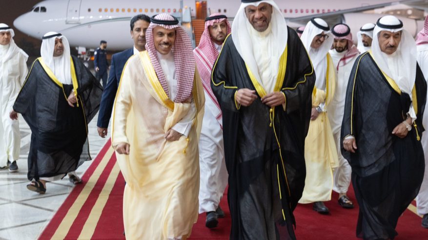 فيصل بن فرحان يصل إلى الكويت في زيارةٍ رسمية