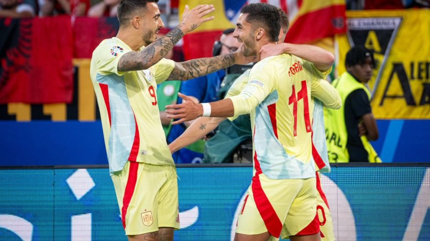شاهد .. منتخب إسبانيا يتفوق على ألبانيا بهدف في الشوط الأول