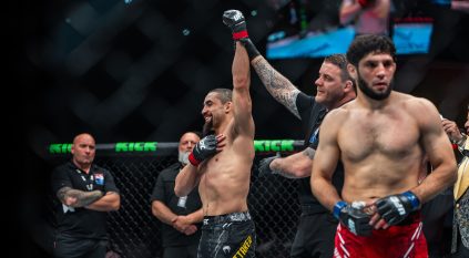 ويتكر يسحق أليسكروف بأقل من دقيقتين في أول نزال لـ UFC بالسعودية