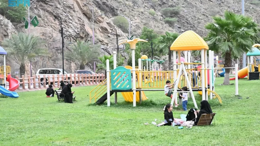 إقبال على الواجهات البحرية للاستمتاع بعيد الأضحى في جازان
