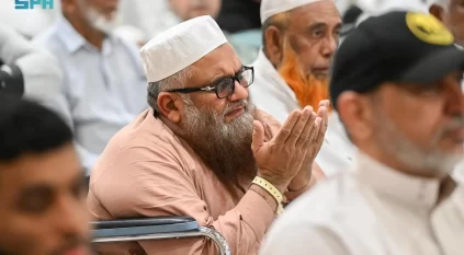 أجواء إيمانية ما بين صلاة ودعاء ينعم بها ضيوف الرحمن بالمسجد النبوي
