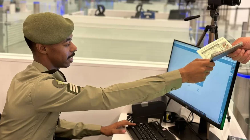 تسهيلات استثنائية بتوجيهات القيادة.. مغادرة دون رسوم لحاملي التأشيرات المنتهية