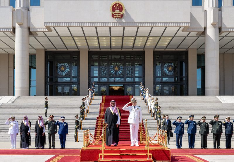 خالد بن سلمان يستعرض الشراكة الإستراتيجية الدفاعية مع نظيره الصيني