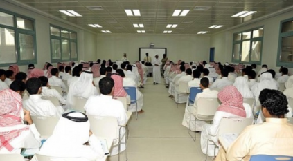 منح الجامعات والمدارس الأجنبية والأهلية وضع التقويم الدراسي الخاص بها