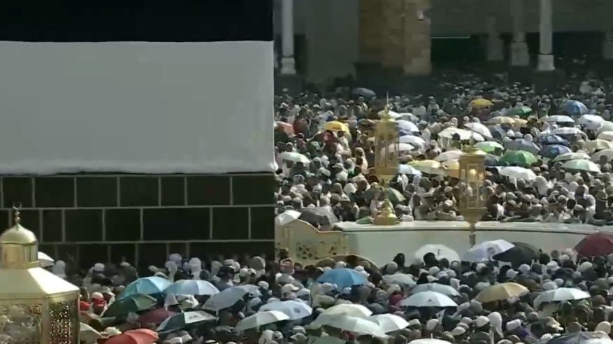 ضيوف الرحمن يواصلون أداء طواف الوداع ثالث أيام التشريق