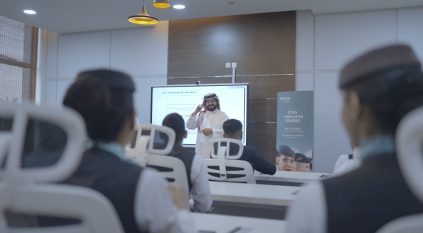 طيران ناس يطلق أول برنامج بالمملكة لتأهيل طواقم الضيافة الجوية للتواصل بلغة الإشارة