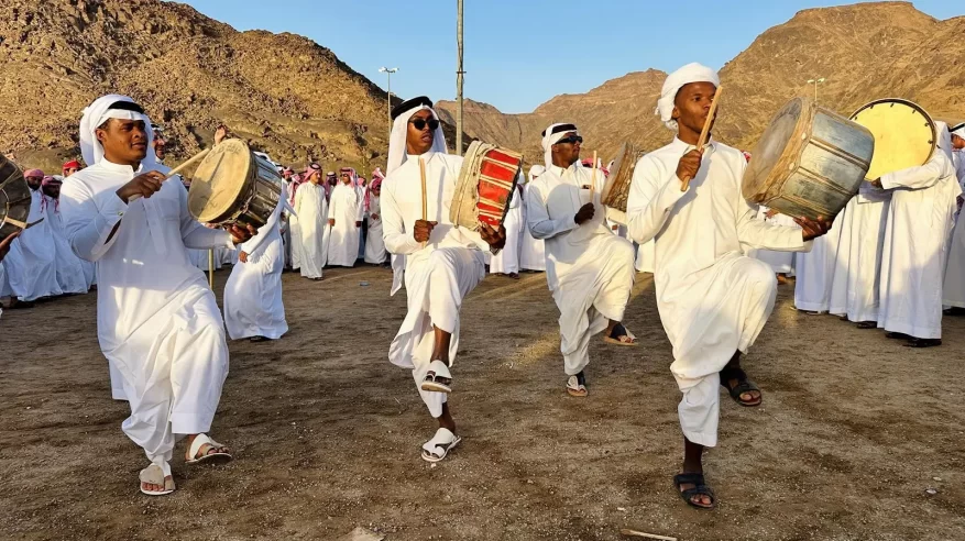 لعب الطبول.. أشهر الرقصات النجرانية وأبدعها