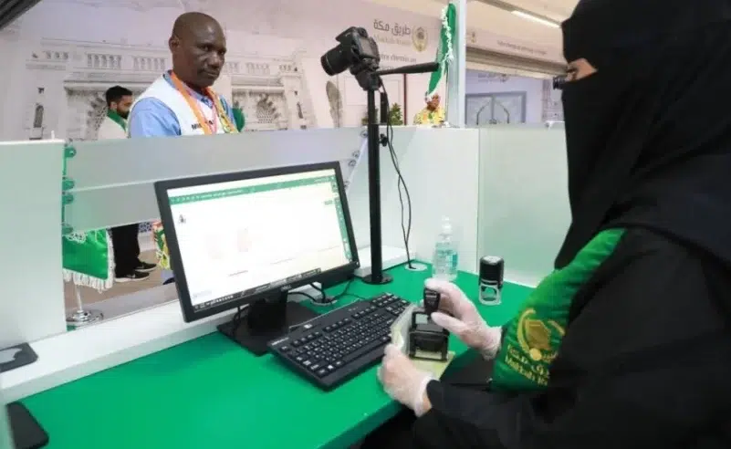 الجوازات تعلن عن قدوم 820,658 حاجًا من خارج السعودية عبر المنافذ الدولية