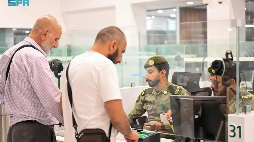 جوازات منفذ حالة عمار تنهي إجراءات مغادرة ضيوف الرحمن بعد أدائهم فريضة الحج