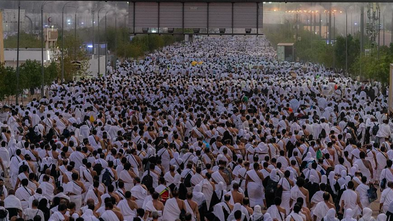 نفرة الحجاج الى مزدلفة