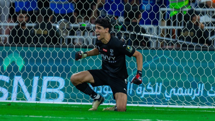 ياسين بونو يُكلل موسمه مع الهلال برقم مميز