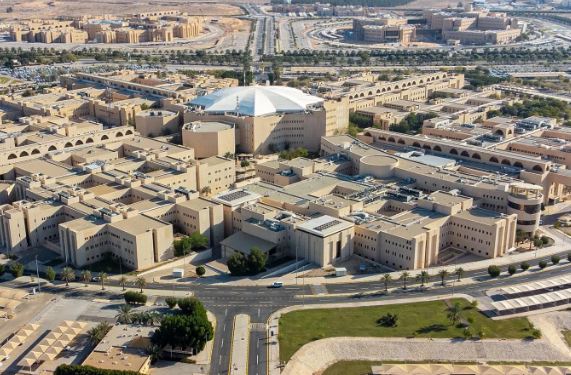 إجراء أول عملية لاستبدال مفصل الركبة باستخدام تقنية الروبوت بالقصيم