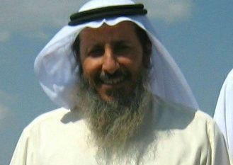 الرحالة وائل الدغفق ينجو من ضربة بروق عنيفة بجازان .. وهذه أسباب قوتها