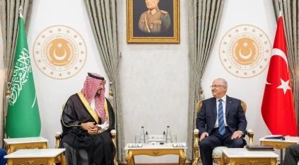 خالد بن سلمان يعقد اجتماعاً ثنائياً موسعاً مع وزير الدفاع التركي