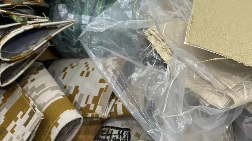 ضبط 1500 رتبة وشعارات عسكرية مخالفة في الرياض