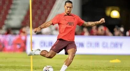 شرط ليفربول لانتقال فان دايك إلى دوري روشن