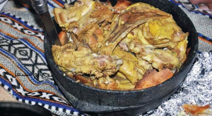 الرقش واللحم والبُرّ والسمن أكلات شعبية حاضرة في الخيمة النجرانية