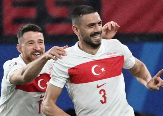 نجم أهلي جدة يغيب عن مباراة هولندا للإيقاف