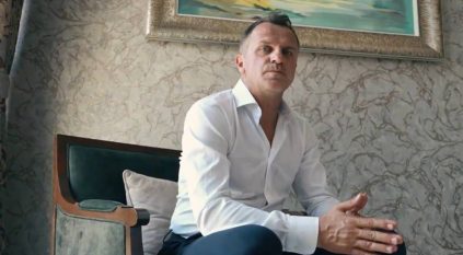 ستيبان توماس يقود الأخدود
