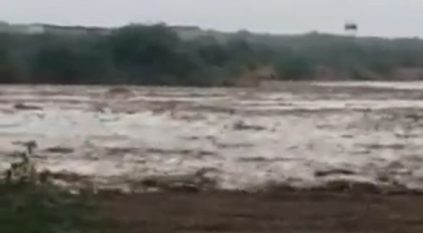 احذروا السيول المنقولة من وادي كرا في الباحة