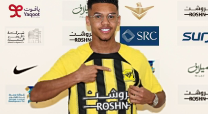 معاذ فقيهي يوقع على عقود انضمامه لـ الاتحاد بـ “النظارة” حتى 2028 !