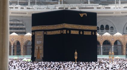 13 ألف عامل للحفاظ على نظافة المسجد الحرام