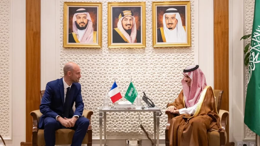 فيصل بن فرحان يبحث تطورات الأوضاع في لبنان مع نظيره الفرنسي