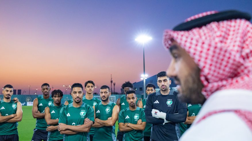 وزير الرياضة يدعم الأخضر قبل لقاء الصين