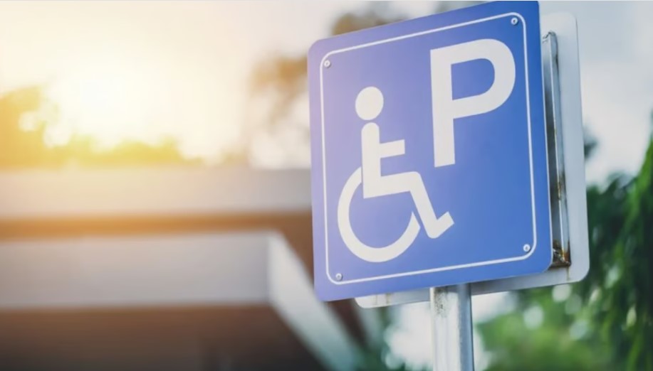 ضبط 2263 مركبة مخالفة متوقفة في الأماكن المخصصة لذوي الإعاقة