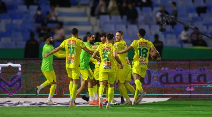 الخليج يلحق الهزيمة الأولى بالهلال