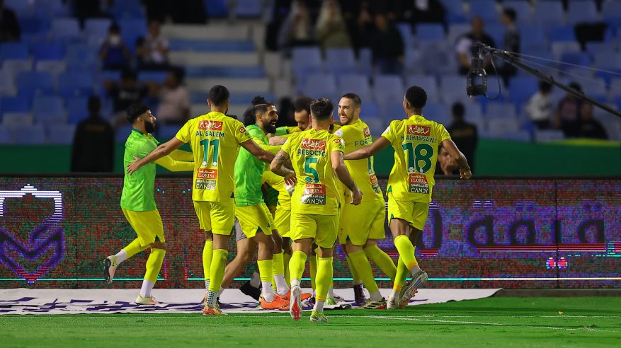 الخليج يلحق الهزيمة الأولى بالهلال
