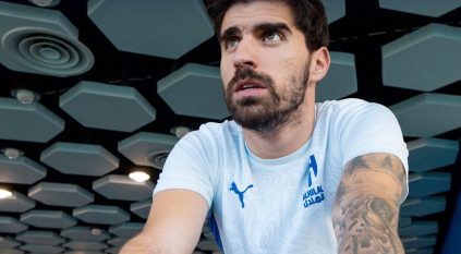 روبن نيفيز يظهر بالعكاز في تدريبات الهلال