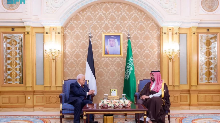 ولي العهد يلتقي رئيس فلسطين ورئيس الوزراء اللبناني
