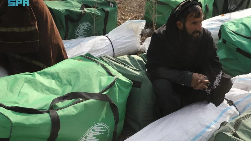 مركز الملك سلمان للإغاثة يوزع 700 من المواد الإيوائية في أفغانستان
