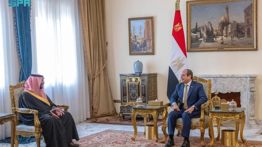 بتوجيه الملك سلمان وولي العهد.. وزير الثقافة يلتقي الرئيس المصري