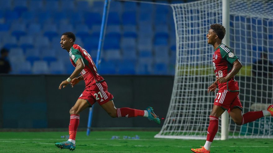 عماني يُدير مباراة الاتفاق ضد دهوك