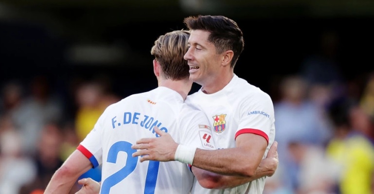 نجم برشلونة يُفكر في الانتقال لدوري روشن