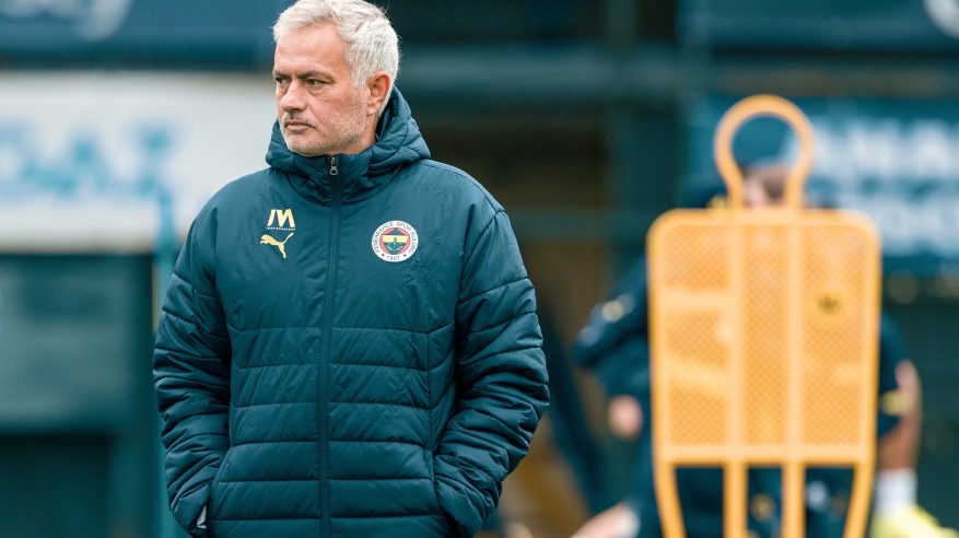 الهلال يستهدف التعاقد مع مورينيو