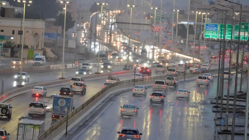 توقعات بطقس غير مستقر على 6 مناطق اليوم.. أمطار رعدية وغبار