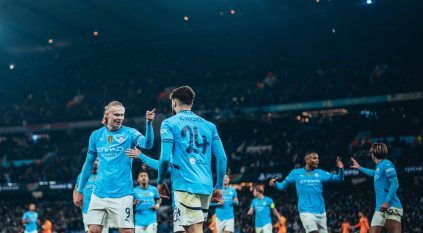 مانشستر سيتي يفوز على مانشستر يونايتد بثلاثية 
