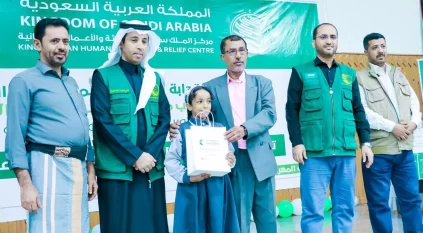 سلمان للإغاثة يوزّع 48 سماعة أذن للطلاب ذوي الإعاقة في محافظة المهرة