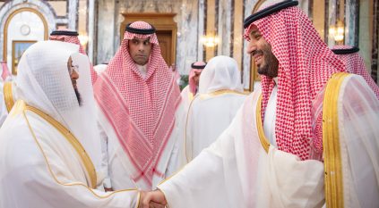 ولي العهد يستقبل المهنئين بعيد الفطر