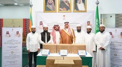 “الشؤون الإسلامية” تنفذ برنامج خادم الحرمين لتوزيع التمور في سريلانكا